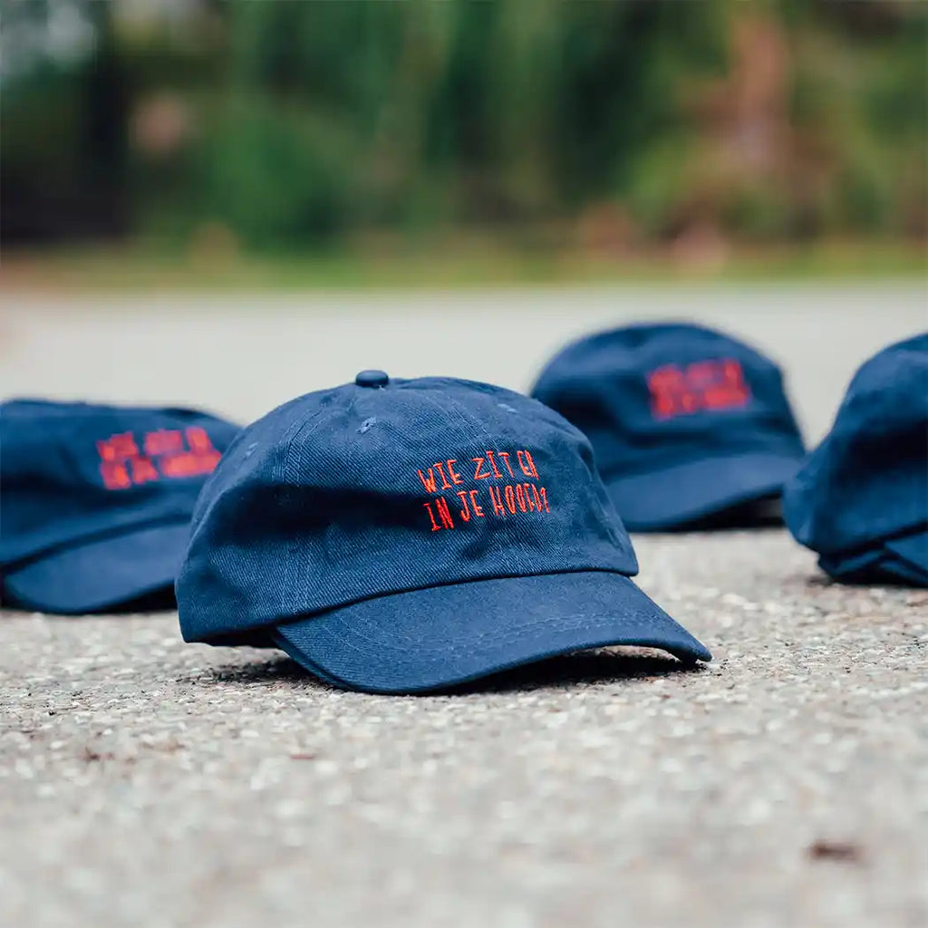 WIE? (Blue Cap) - Aaron Blommaert - musicstation.be